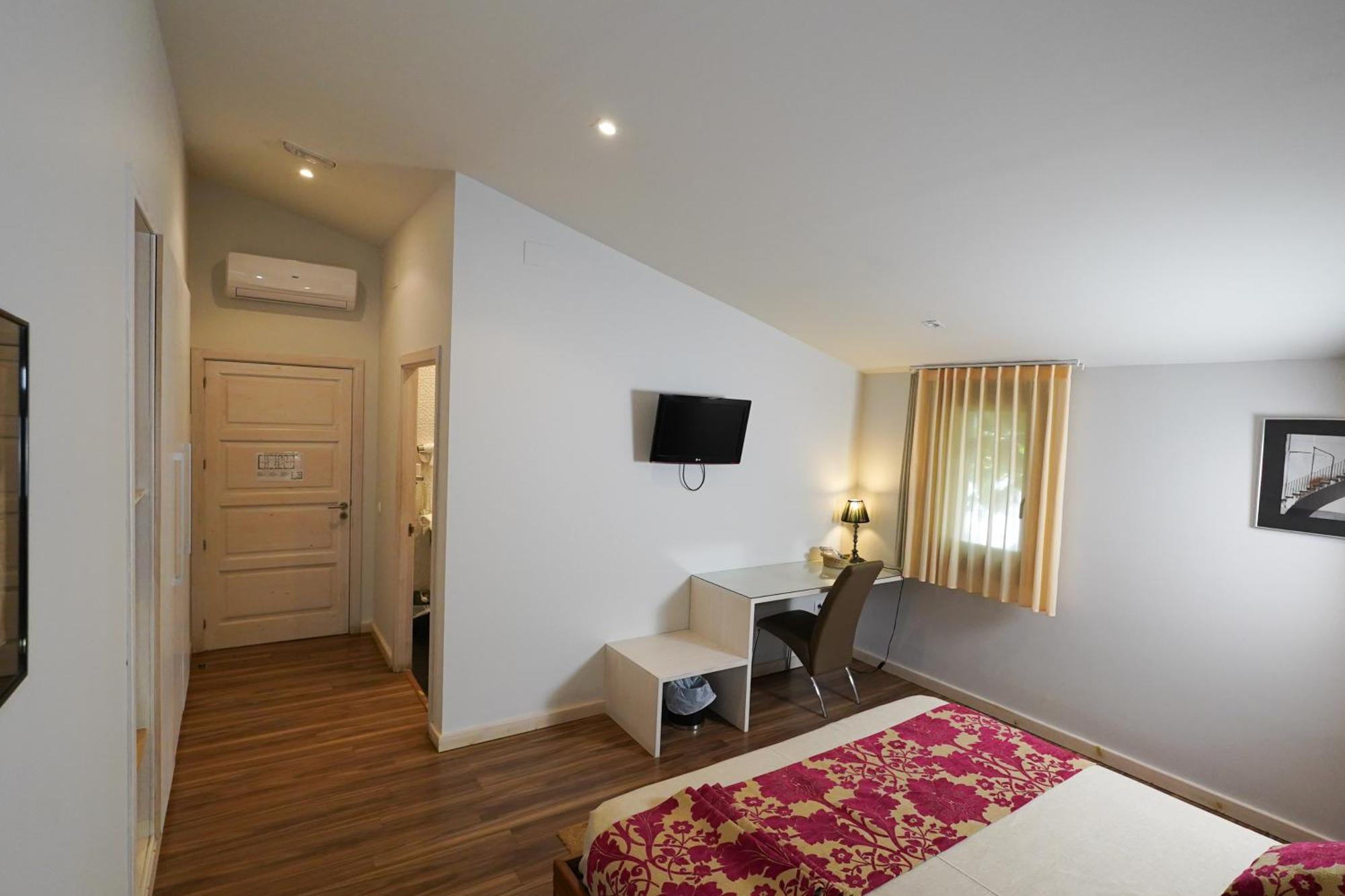 Hotel Mas Prades Deltebre Bagian luar foto