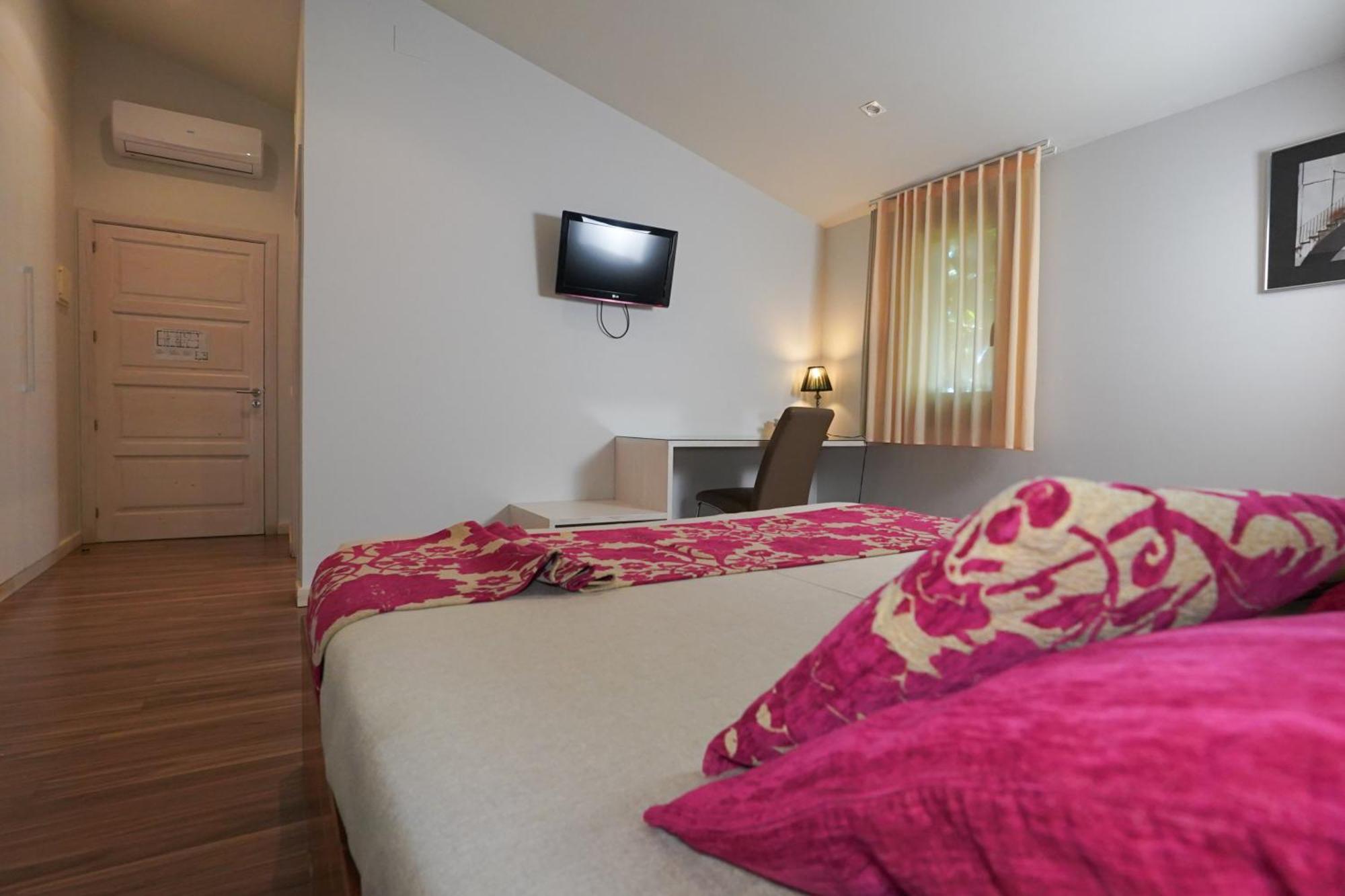 Hotel Mas Prades Deltebre Bagian luar foto