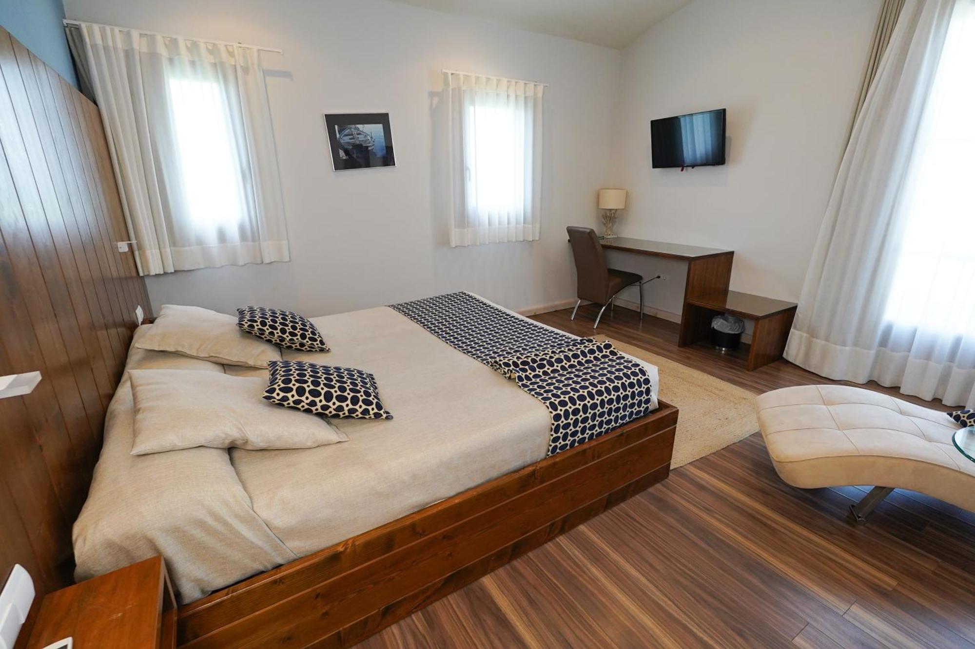 Hotel Mas Prades Deltebre Bagian luar foto