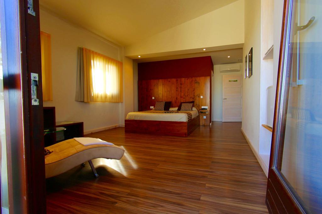 Hotel Mas Prades Deltebre Bagian luar foto